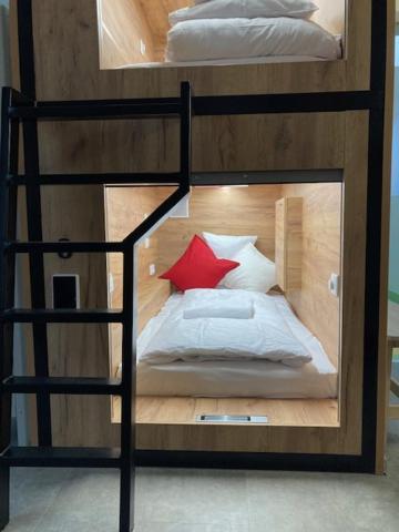 Capsule Hostel Andel Centre Spirit براغ المظهر الخارجي الصورة
