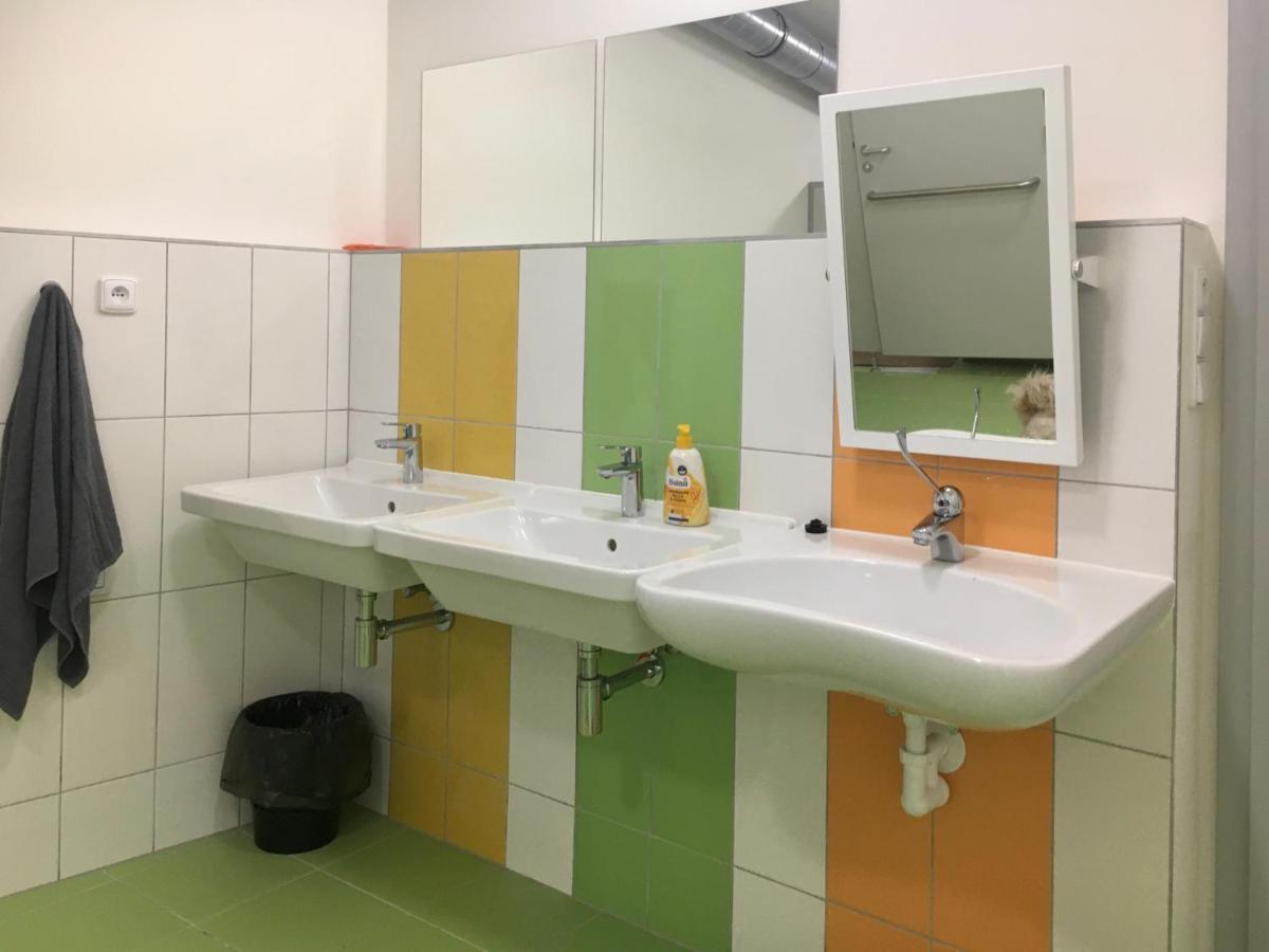 Capsule Hostel Andel Centre Spirit براغ المظهر الخارجي الصورة