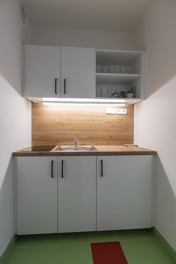 Capsule Hostel Andel Centre Spirit براغ المظهر الخارجي الصورة