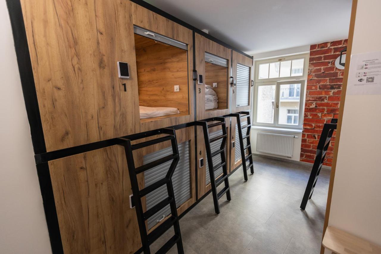 Capsule Hostel Andel Centre Spirit براغ المظهر الخارجي الصورة