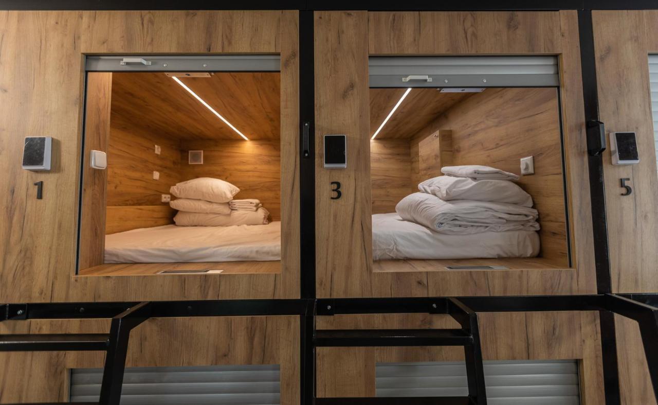 Capsule Hostel Andel Centre Spirit براغ المظهر الخارجي الصورة
