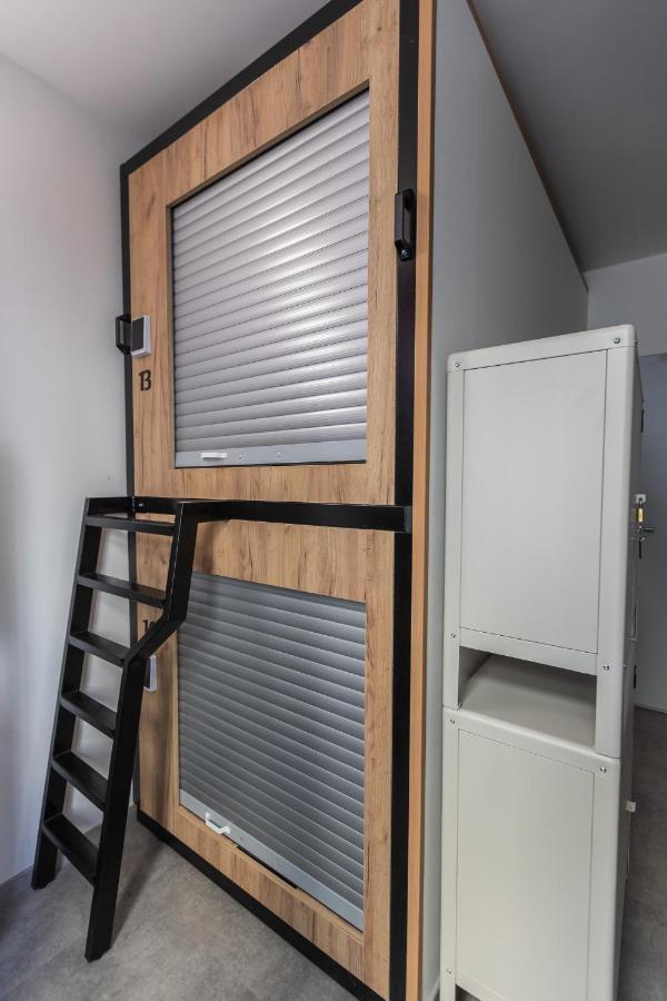 Capsule Hostel Andel Centre Spirit براغ المظهر الخارجي الصورة